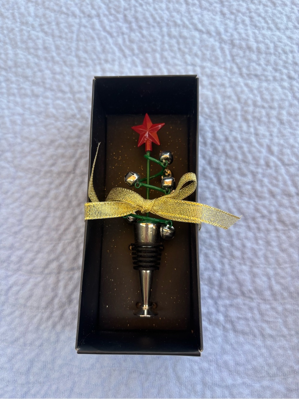 Thirstystone Gold Ribbon Christmas Tree Wine Stopper with Red Star
